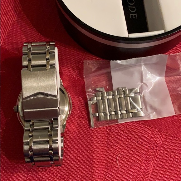 New Episode Watch Stainless Steele Band VTG - Picture 5 of 6